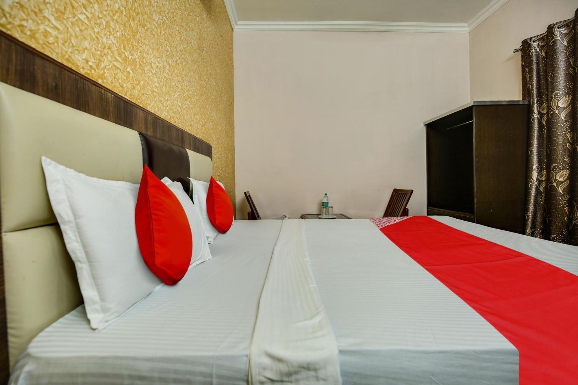 Hotel O Royal Mohali Bagian luar foto