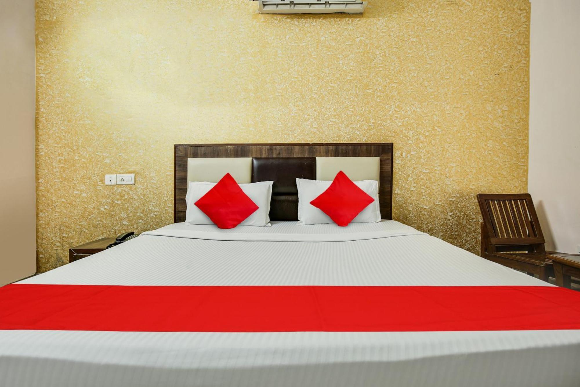 Hotel O Royal Mohali Bagian luar foto