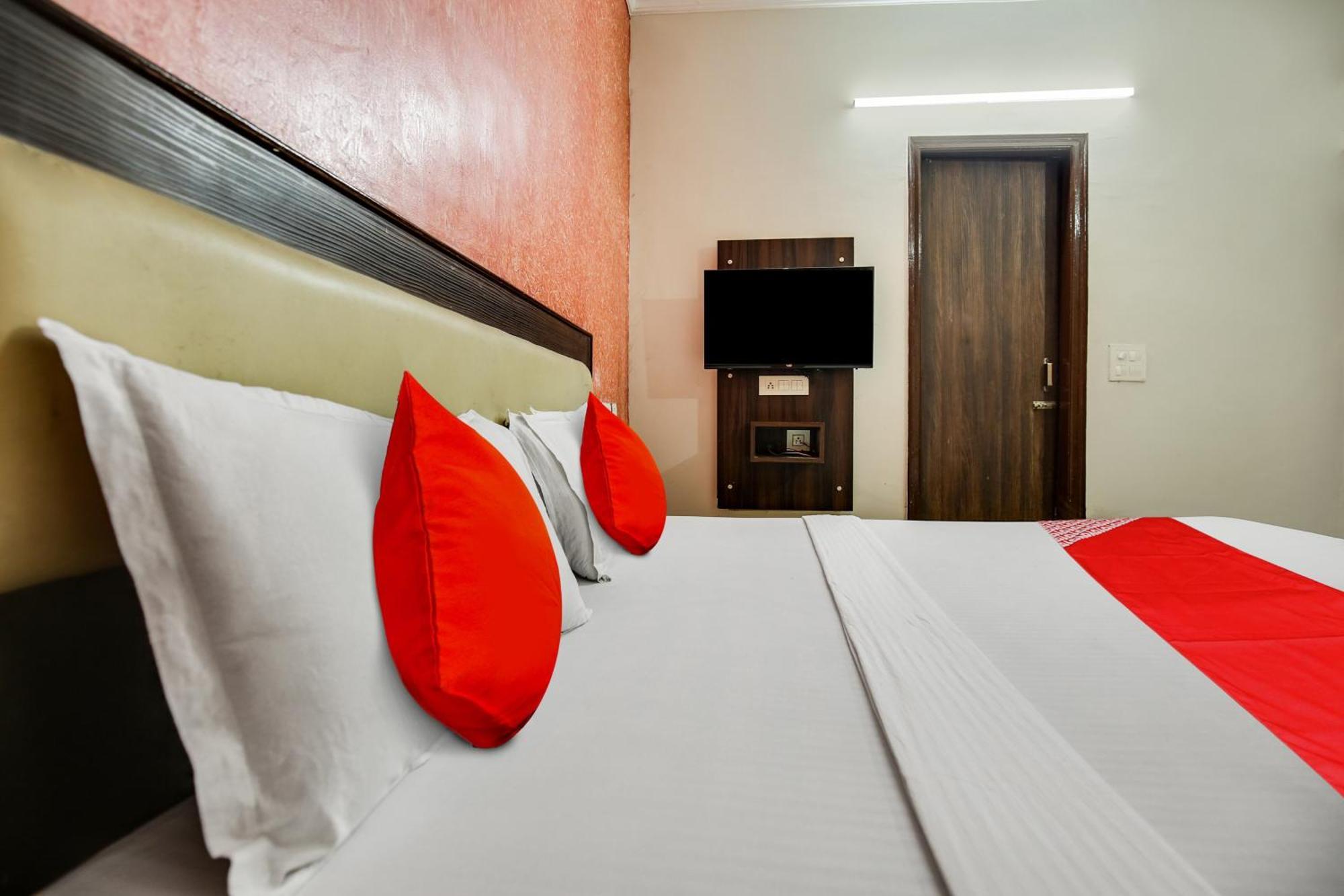 Hotel O Royal Mohali Bagian luar foto