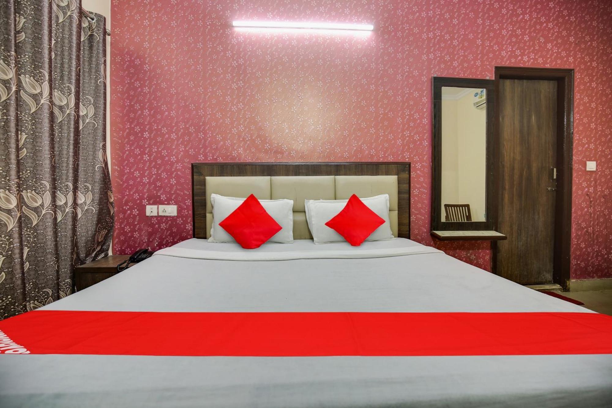 Hotel O Royal Mohali Bagian luar foto